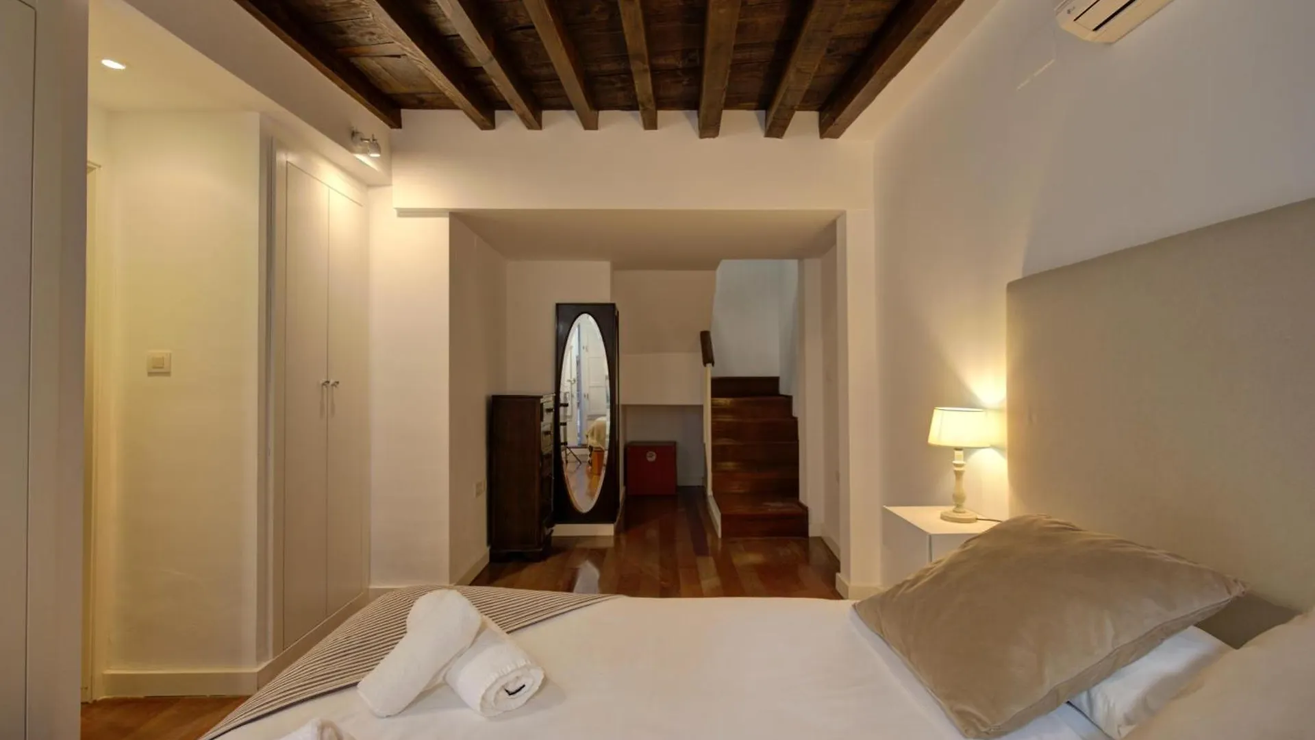 Home4U Duplex By The Cathedral Γρανάδα 0*,  Ισπανία