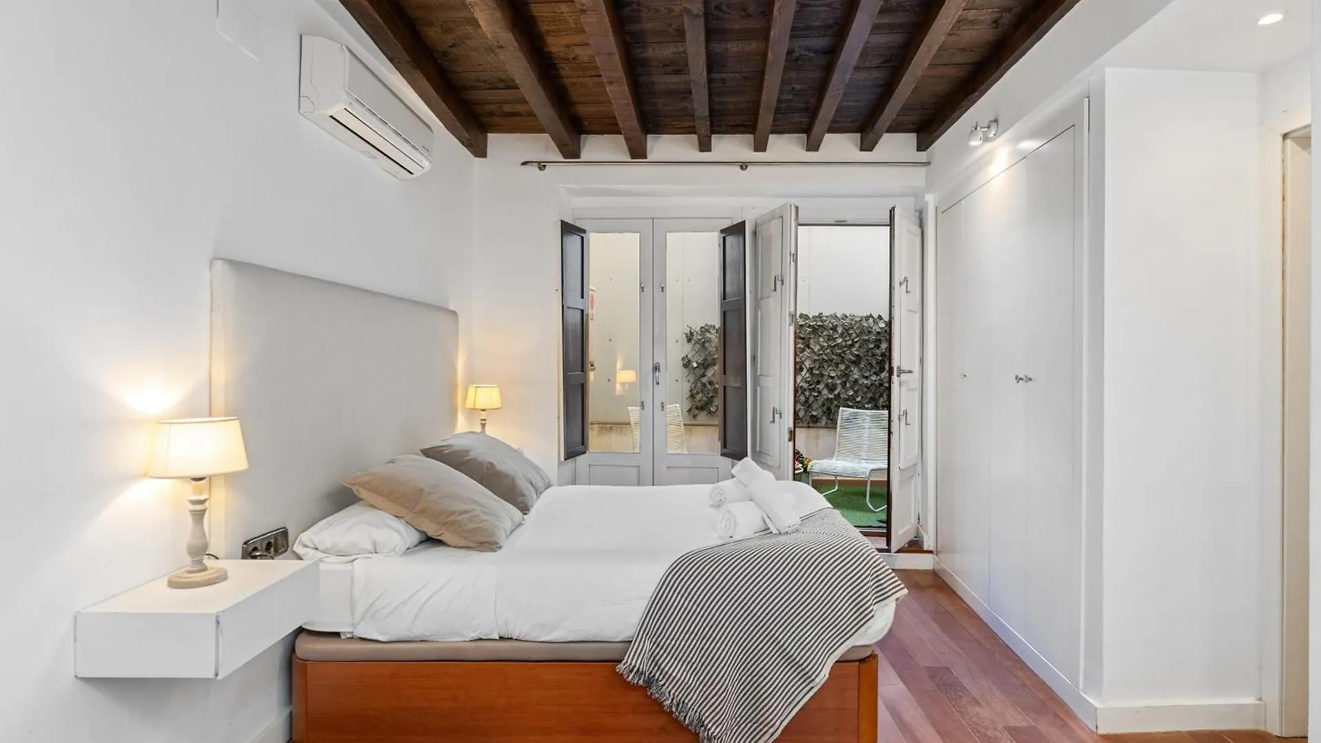 Home4U Duplex By The Cathedral Granada